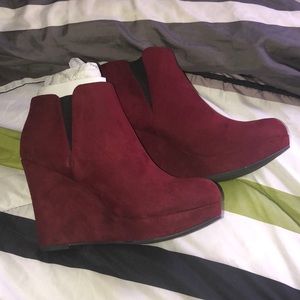 NWOT... Ankle/Booties Burgundy/wine color.